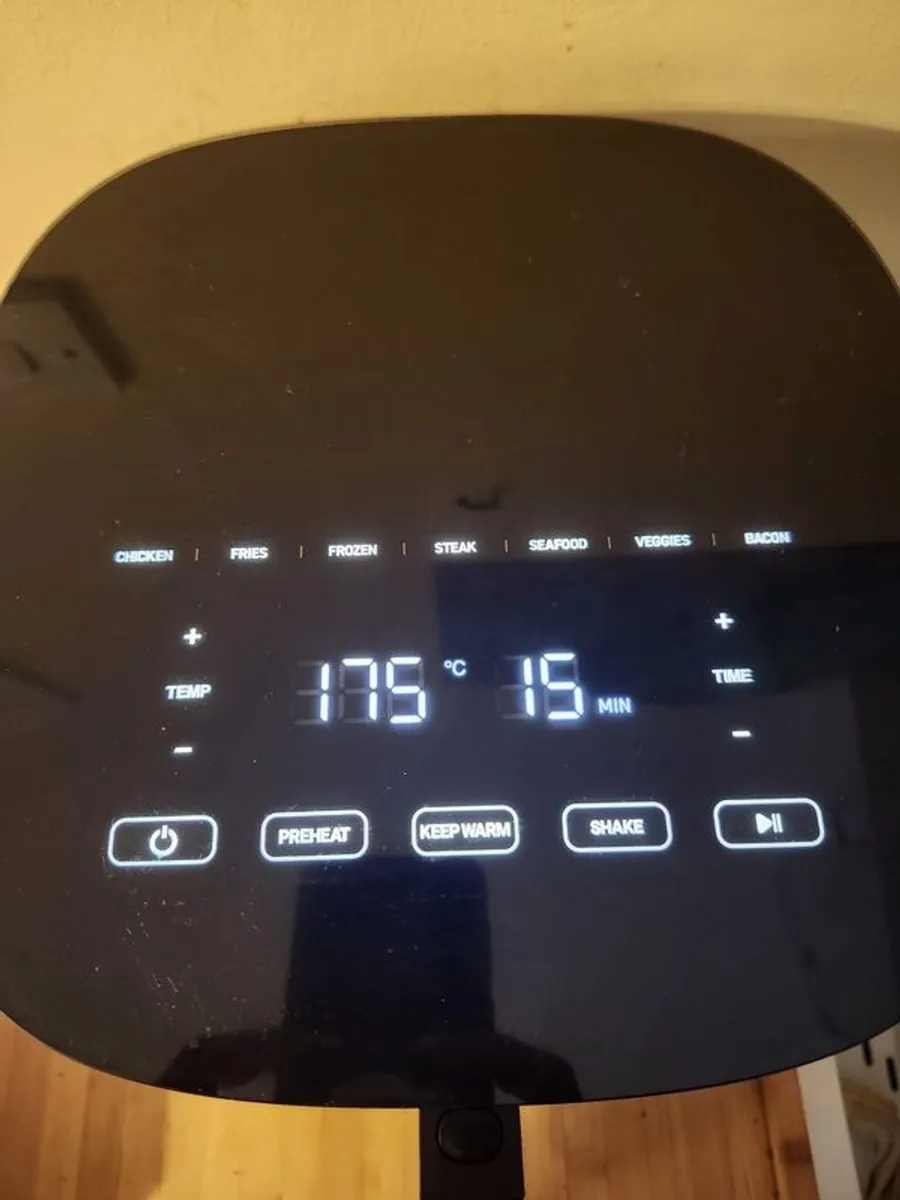 Cosori Pro LE 4.7L Digital Air Fryer Excellent Condition - Image 2