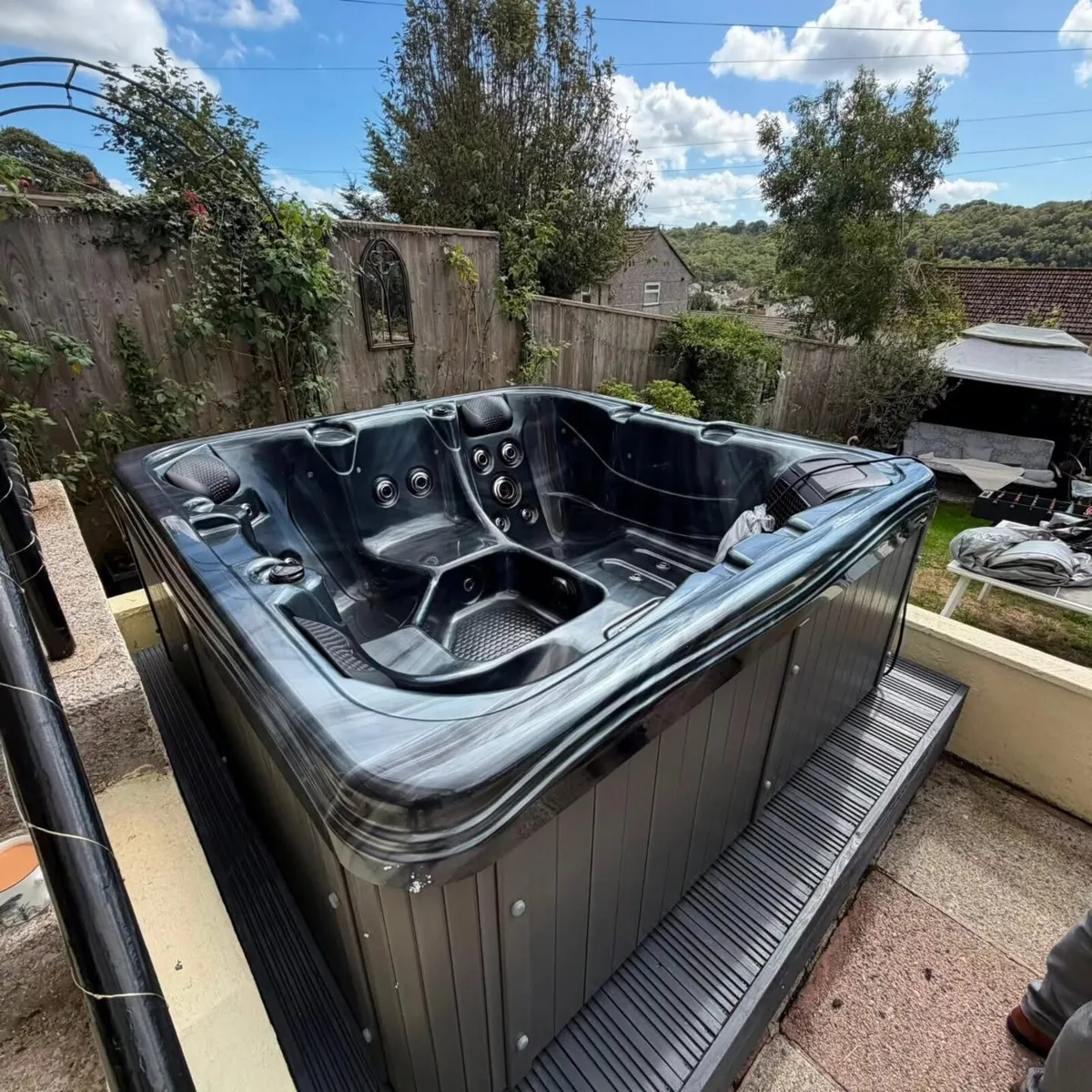 New Vela Spa 5 Hot Tub Offer - Image 1