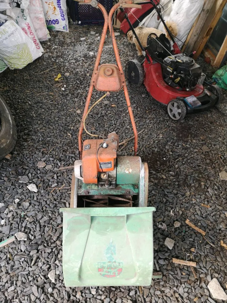 Vintage lawnmower - Image 1