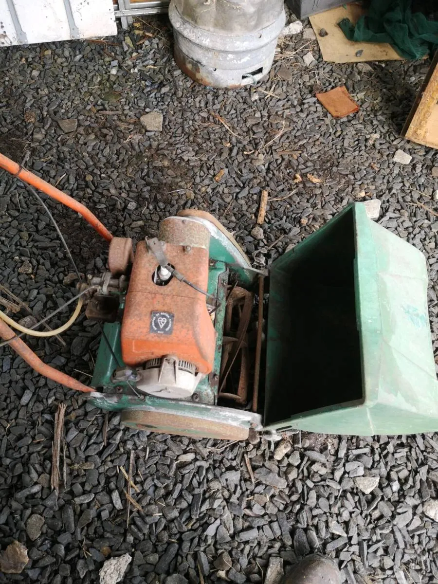 Vintage lawnmower - Image 3