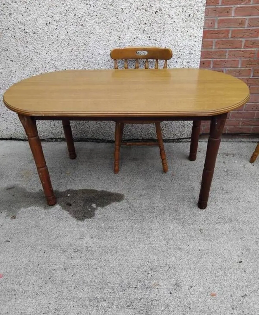 Table and chairs - Image 3