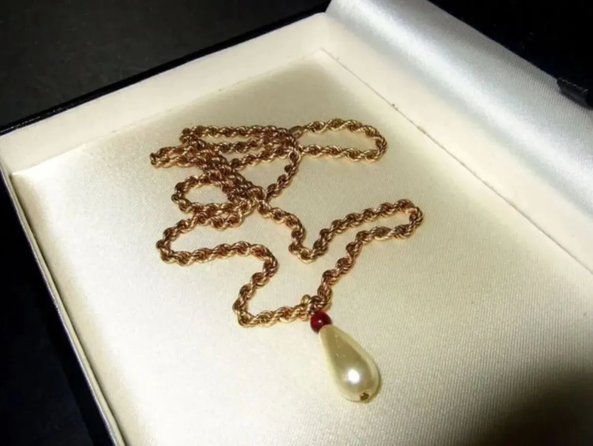 Vintage Hallmarked 'Rope' Chain & Teardrop Pendant - Image 1