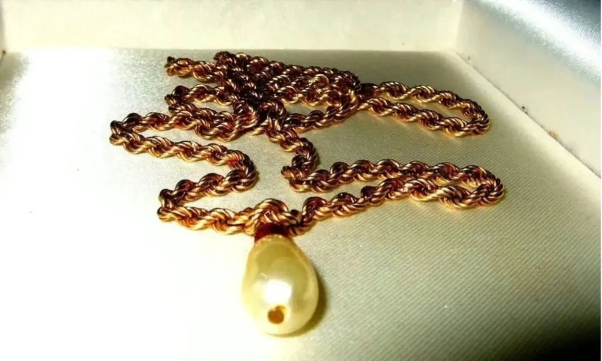 Vintage Hallmarked 'Rope' Chain & Teardrop Pendant - Image 4