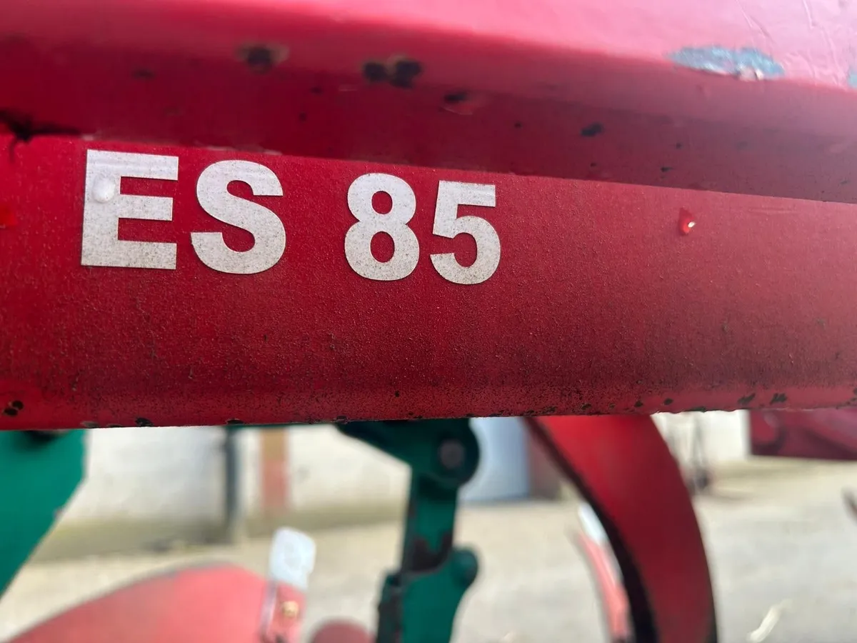 Kverneland ES 85 plough - Image 2