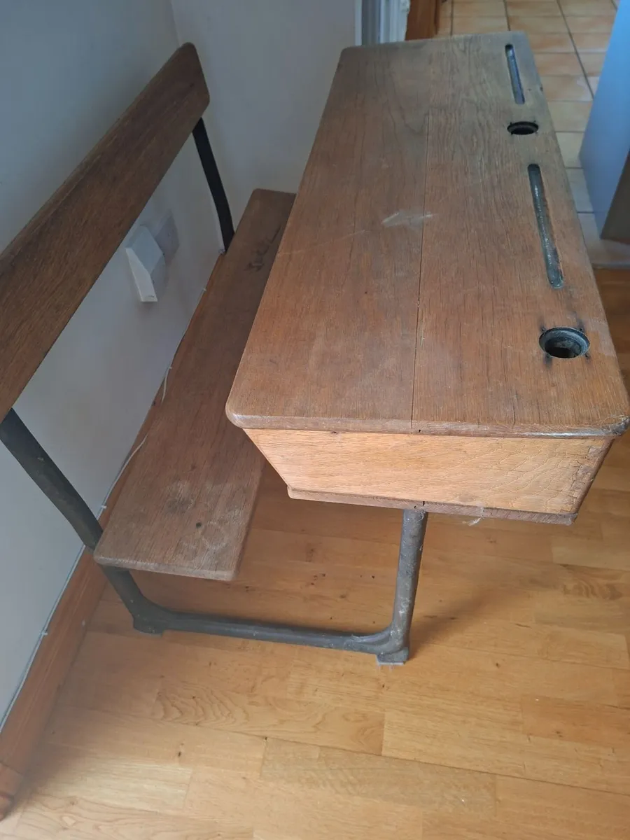 School desk - Image 2