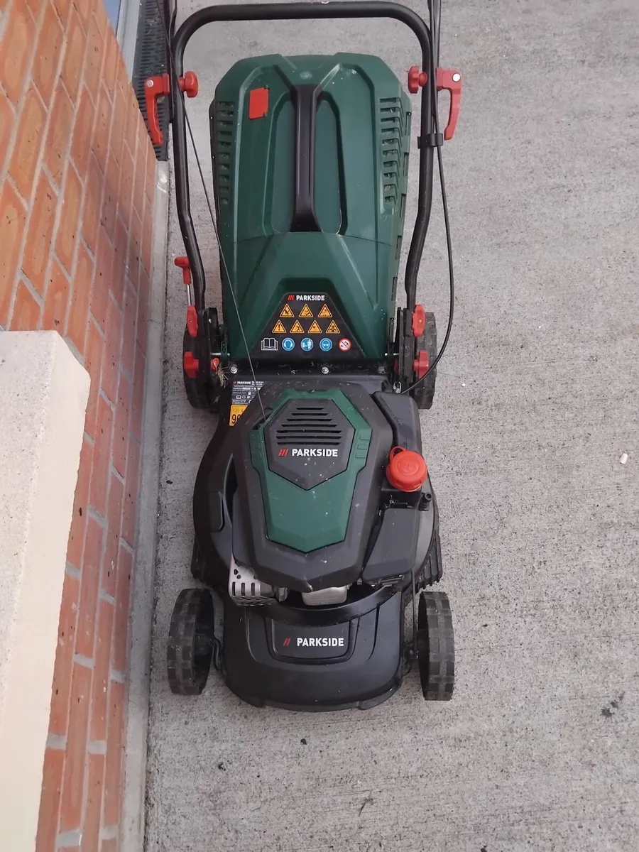 Petrol lawnmower - Image 1