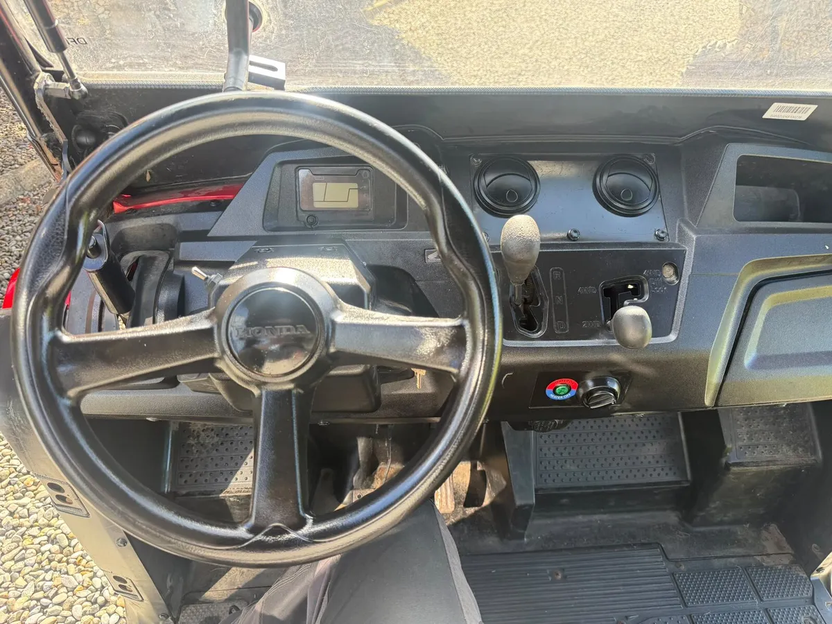 2021 Honda pioneer utv 700cc mint condition - Image 3