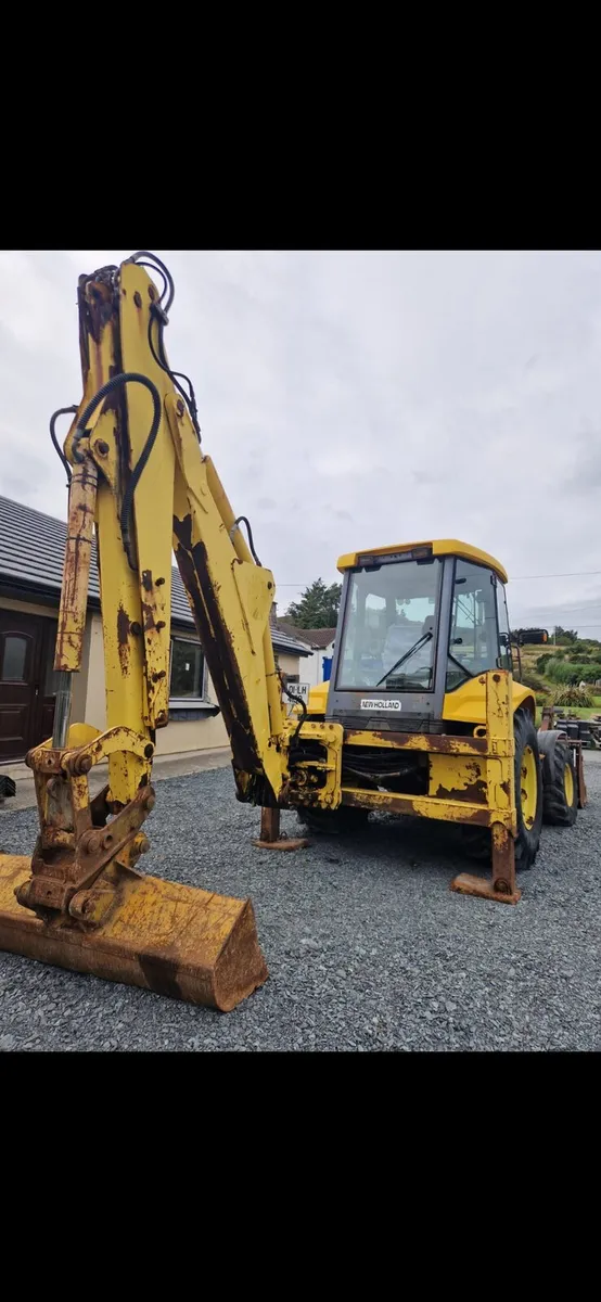 New Holland rubber tyre backhoe - Image 2