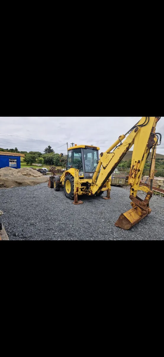 New Holland rubber tyre backhoe - Image 3