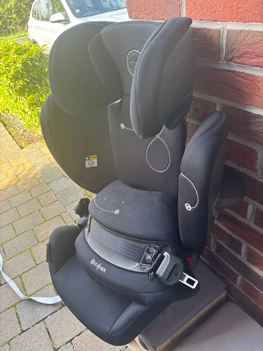 Well-Maintained Child Car Seat for Sale - Image 3