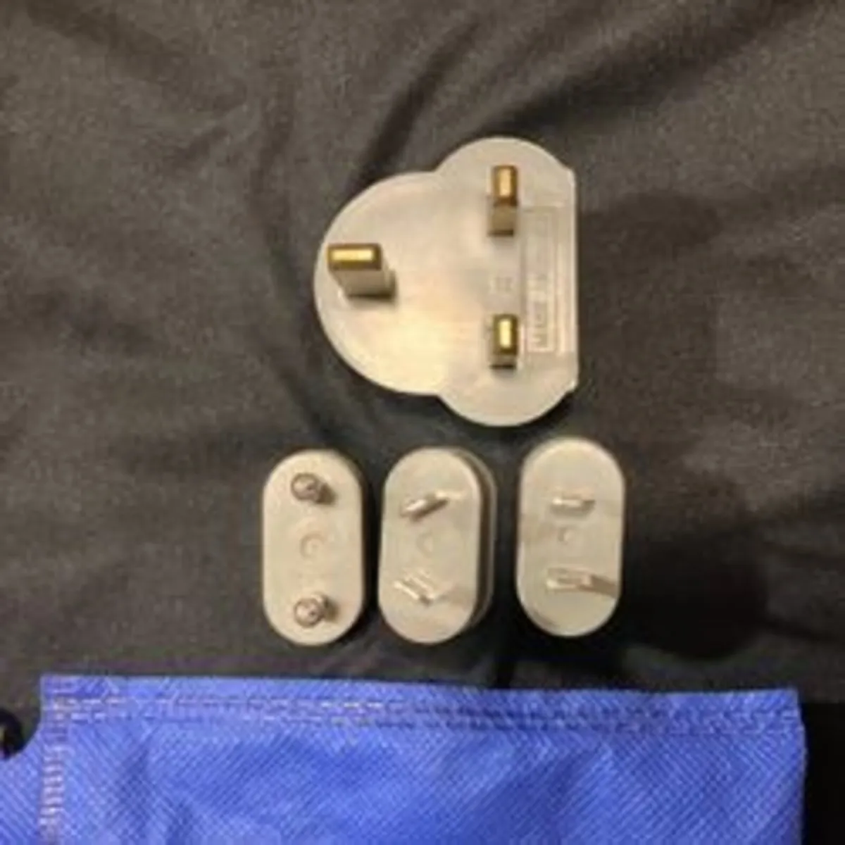 Travel adapters - Image 3