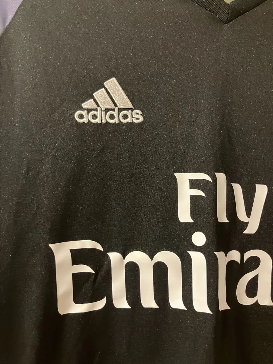 Adidas Real Madrid 2016/2017 Third Kit (15-16 yrs) - Image 4