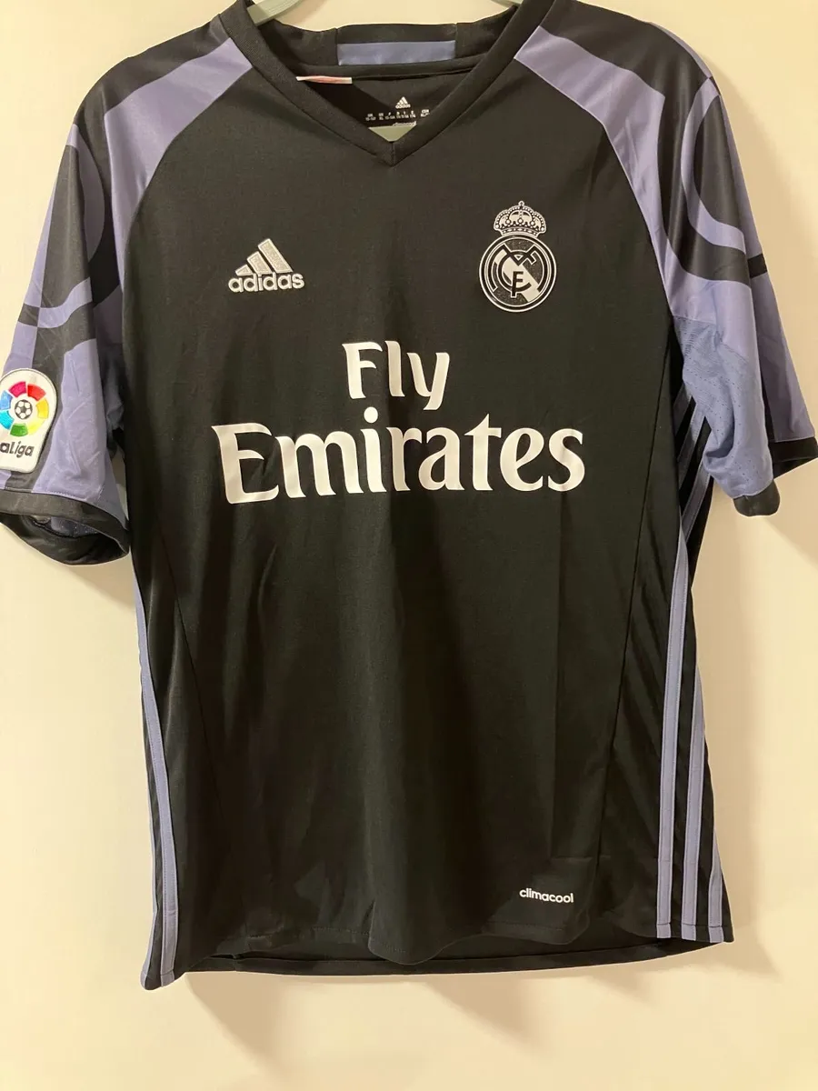 Adidas Real Madrid 2016/2017 Third Kit (15-16 yrs) - Image 1