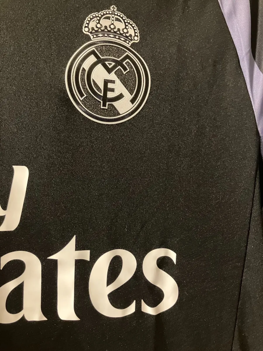Adidas Real Madrid 2016/2017 Third Kit (15-16 yrs) - Image 4