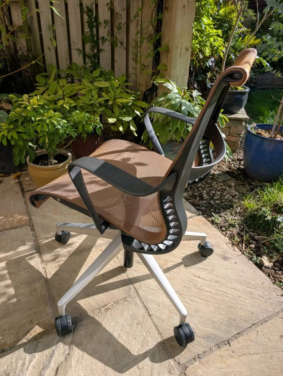 Ergonomic office chair - Image 4