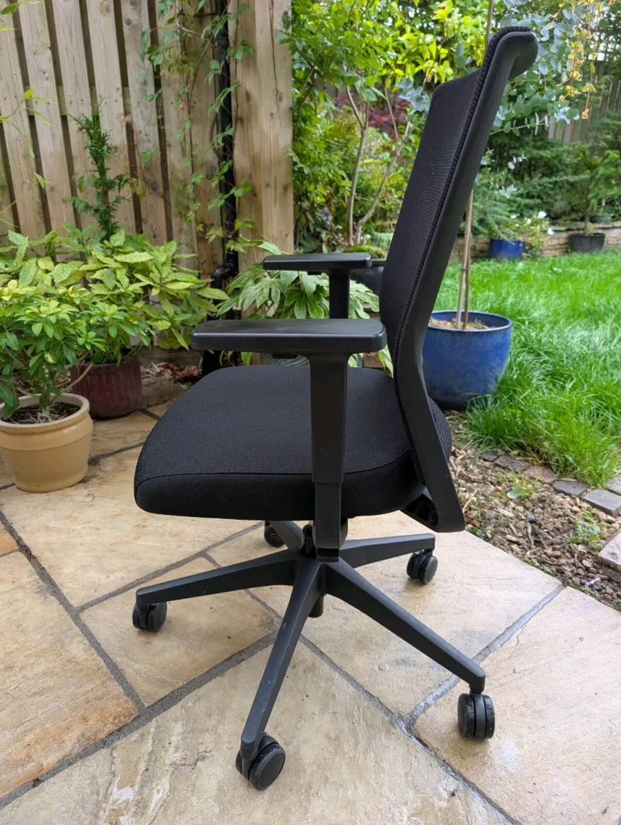 Ergonomic office chair - Image 2