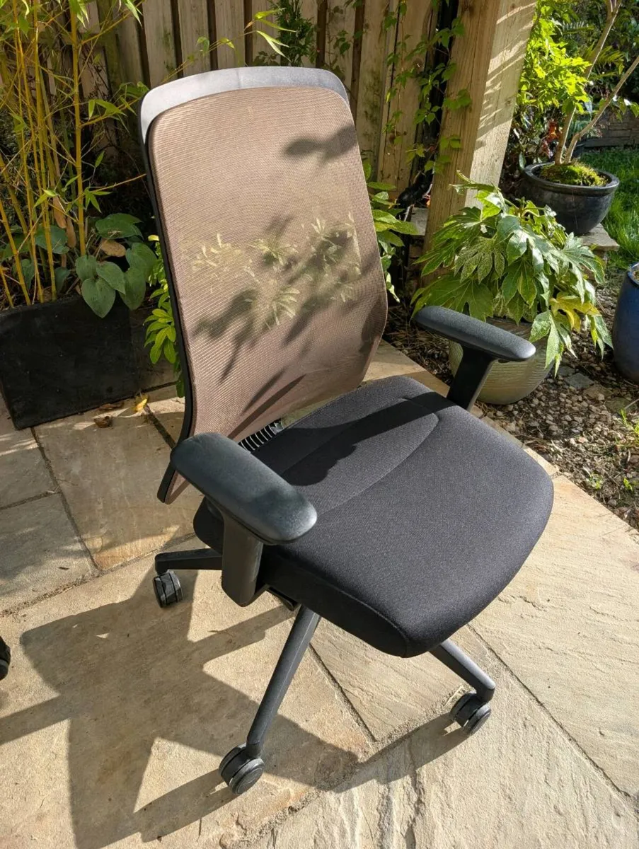 Ergonomic office chair - Image 4