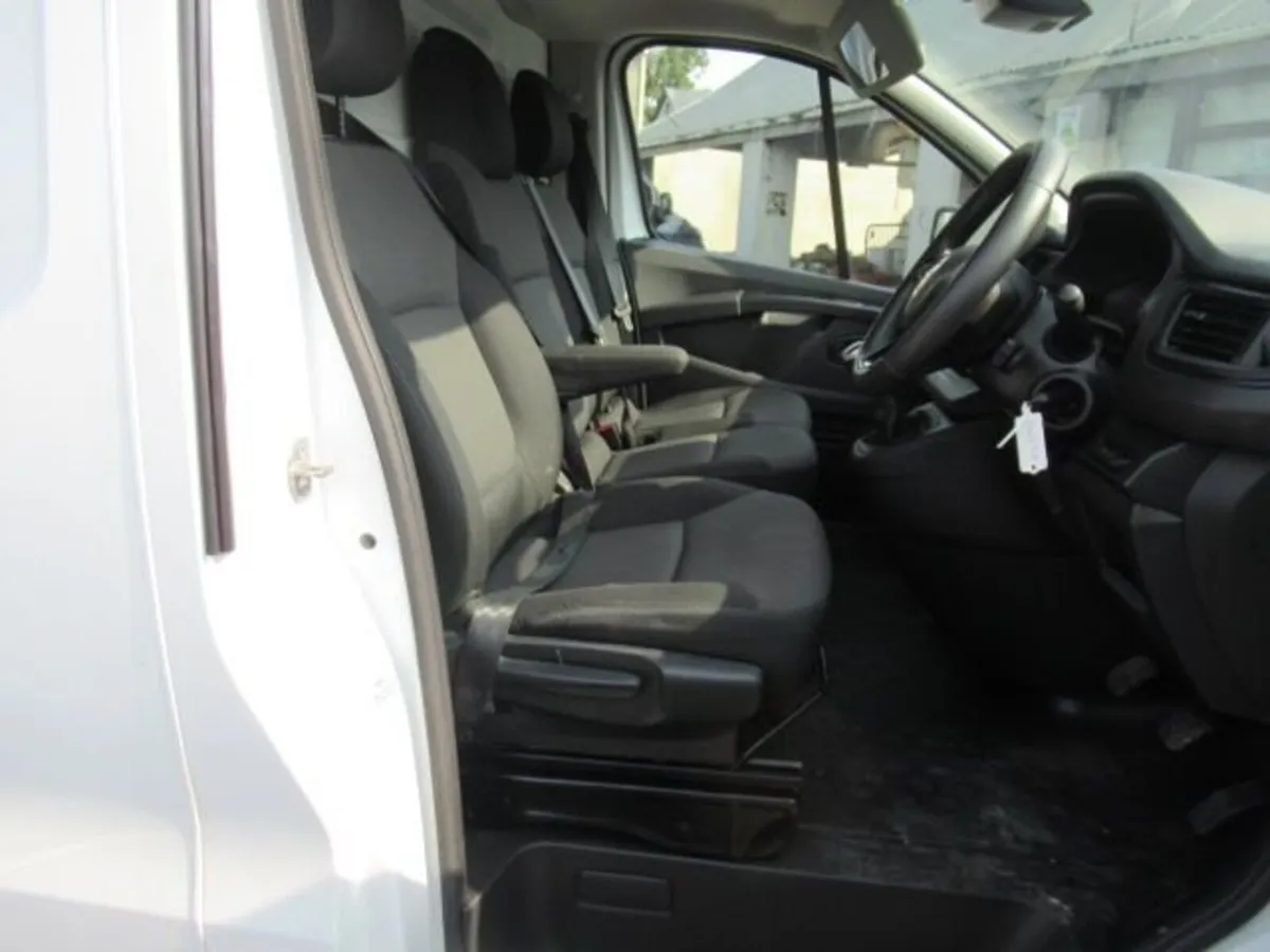 2.0 dCi Blue LL30 Advance Panel Van 5dr Diesel Man - Image 3