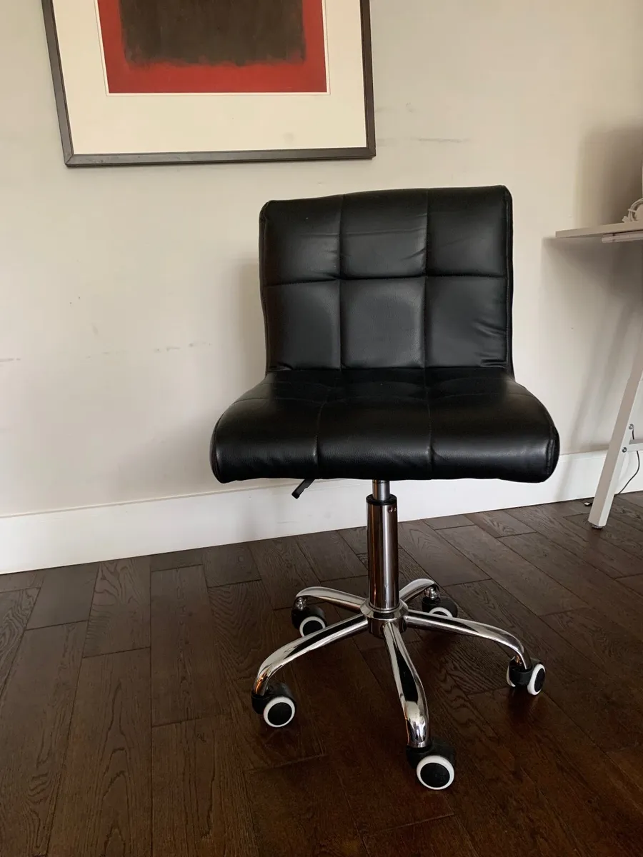 Office swivel chair - Image 1