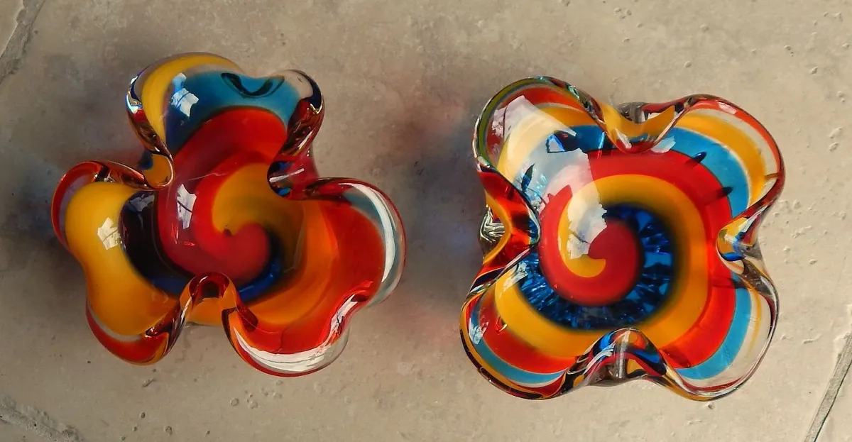2 Folded Rim Glass Artwork Hand Made Bowls - Image 4