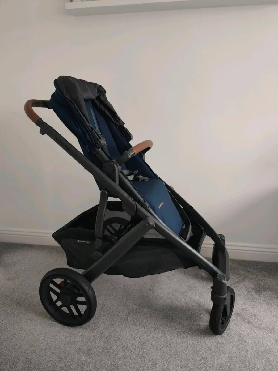 Uppababy Vista V2 travel system - Image 1