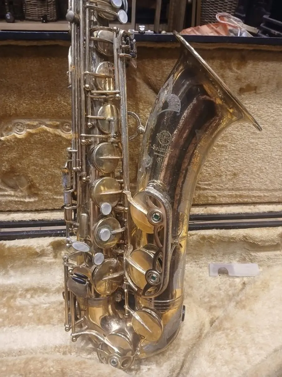 Vintage Selmer Bundy tenor saxophone, complete with its original hard ca - Image 2