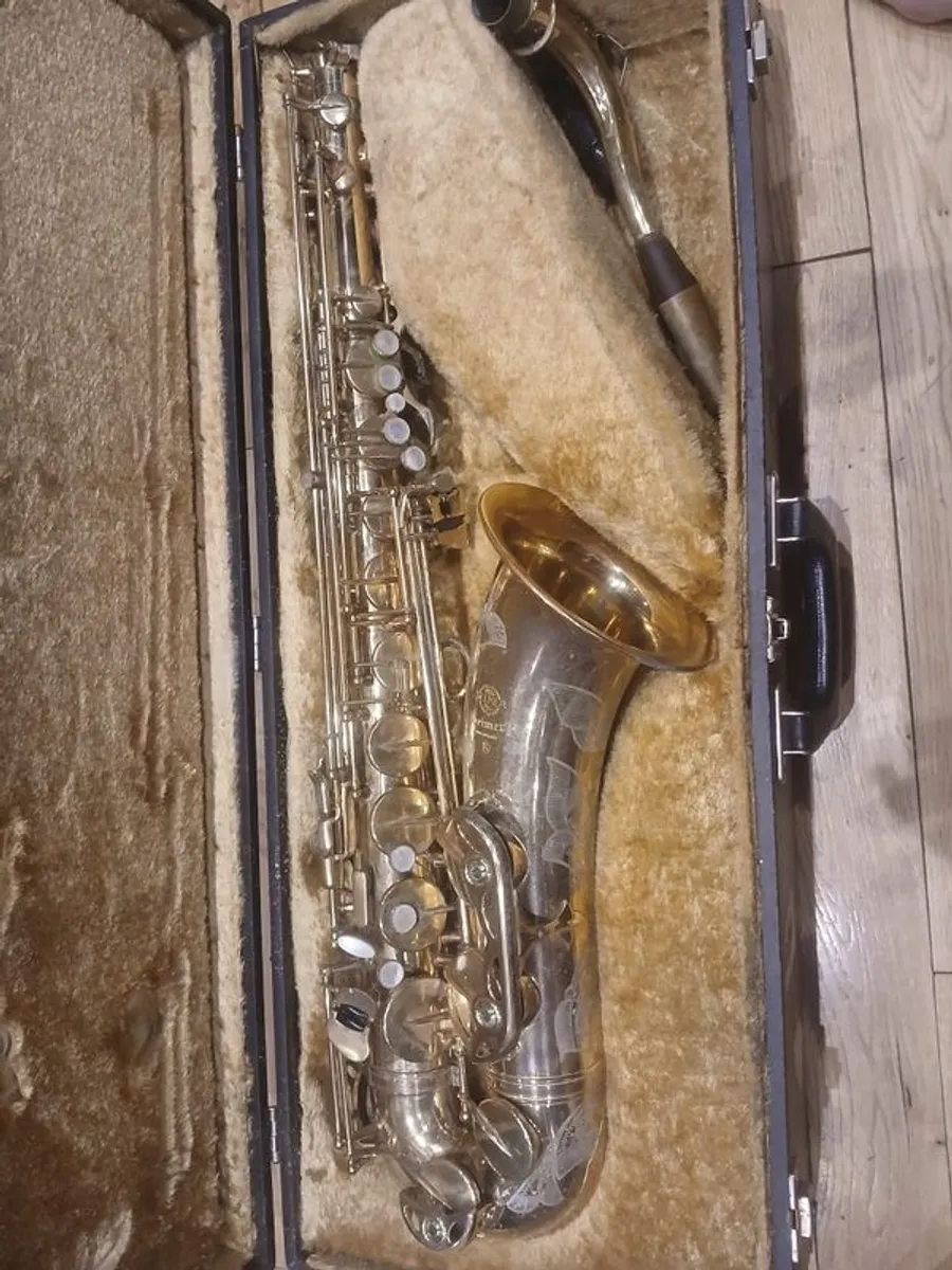 Vintage Selmer Bundy tenor saxophone, complete with its original hard ca - Image 3