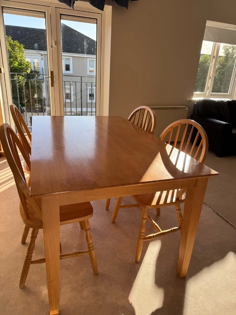 Table and 4 chairs - Image 2
