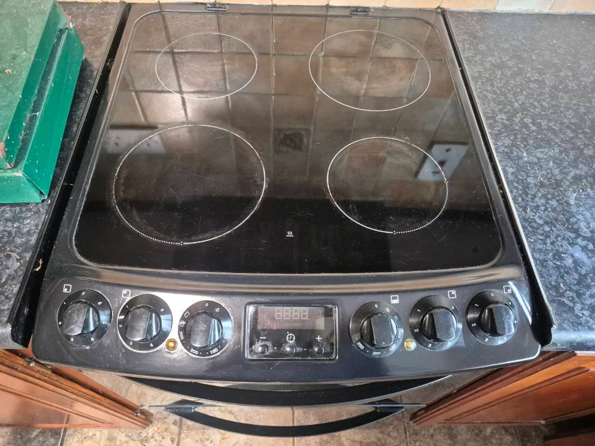 Zanussi freestanding cooker electric - Image 1