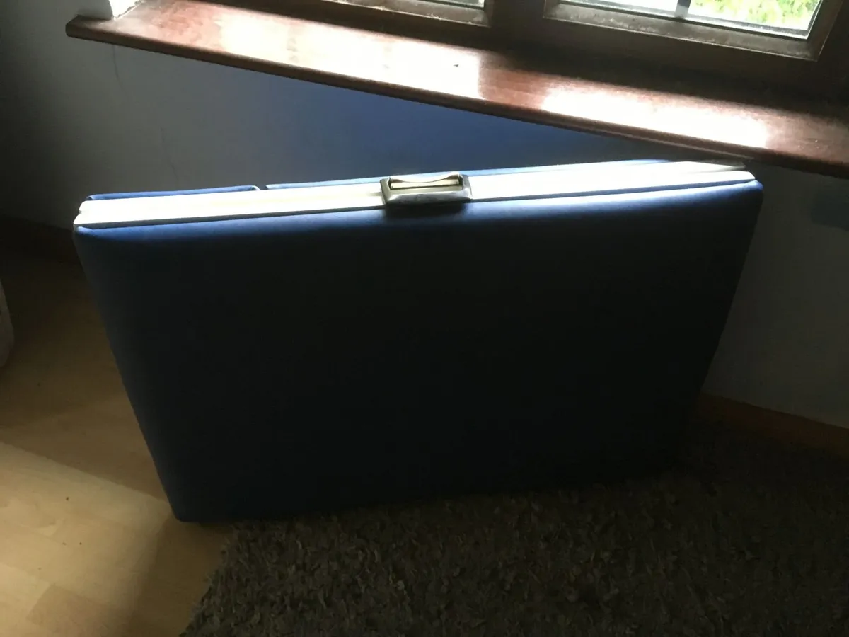 2 Therapy beds.Vintage-permanent & portable bed. - Image 3