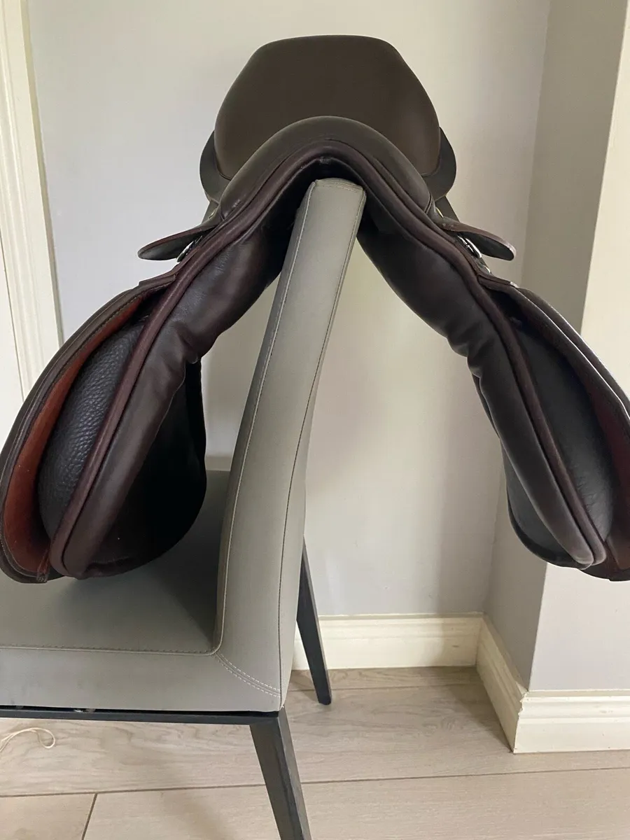 18” Berney Bros Brown Wide GP Saddle - Image 3