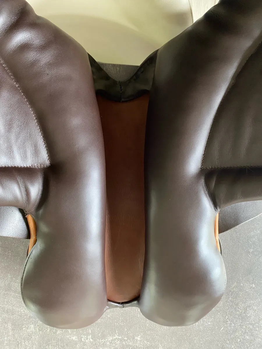 18” Berney Bros Brown Wide GP Saddle - Image 4