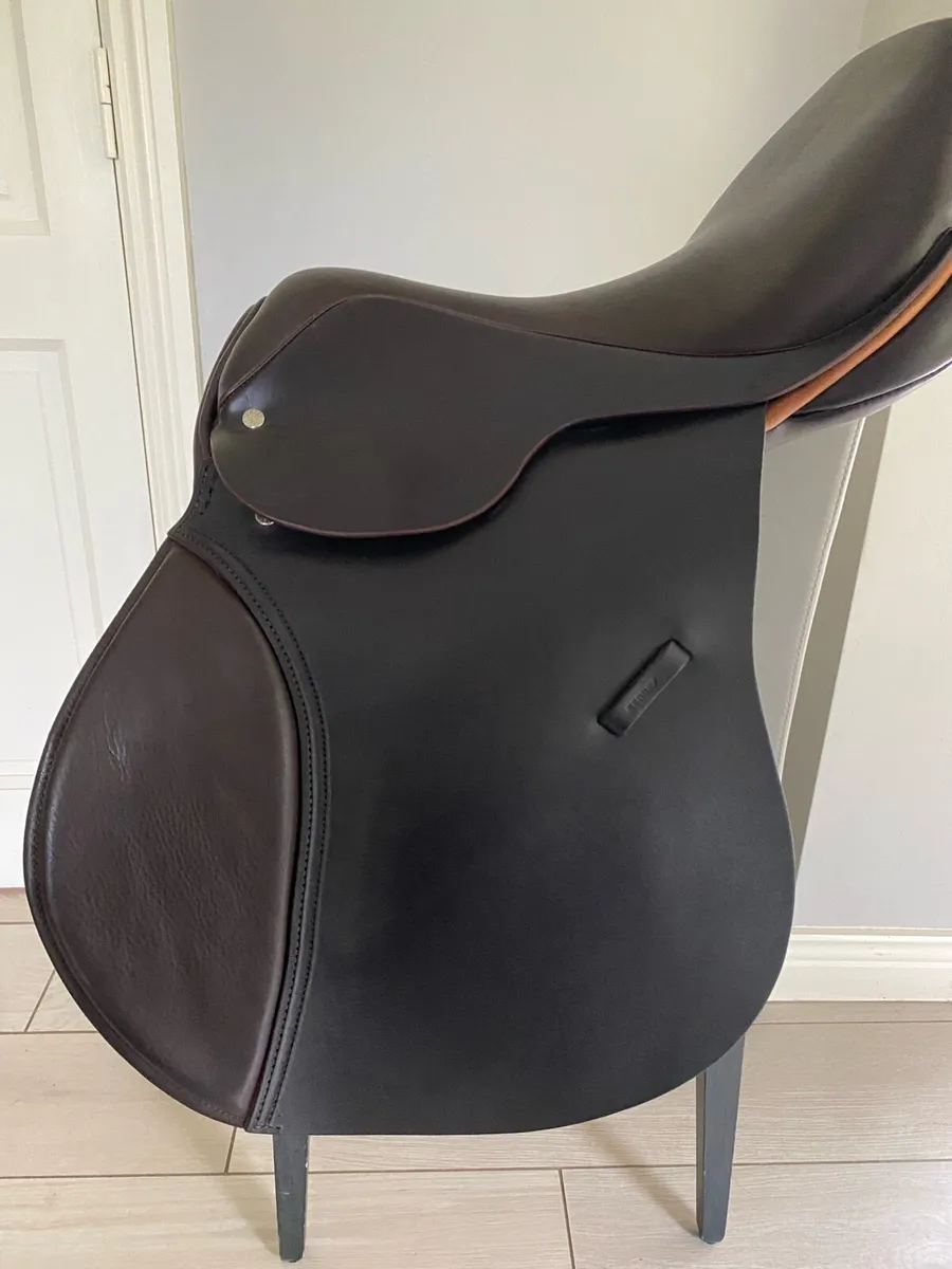 18” Berney Bros Brown Wide GP Saddle - Image 1