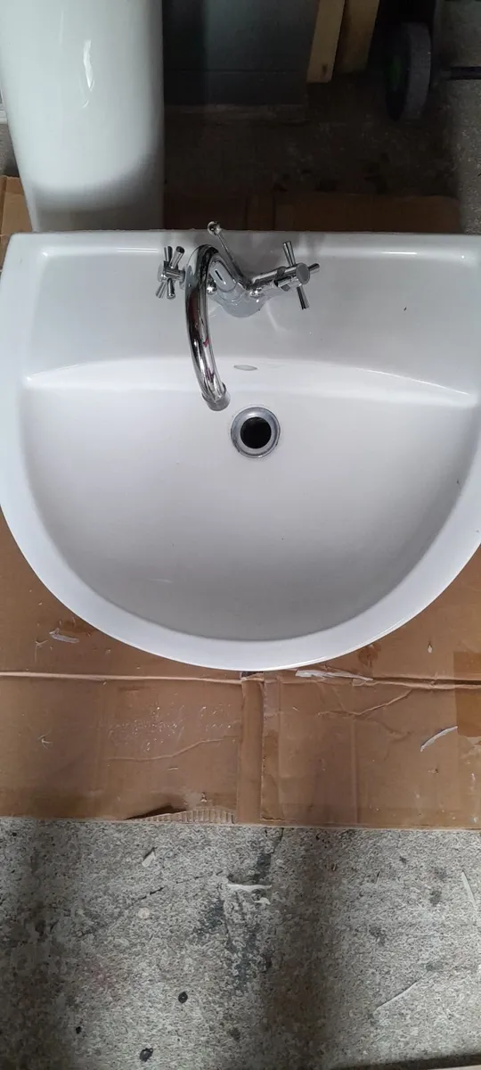 Sink and pedestal - Image 2