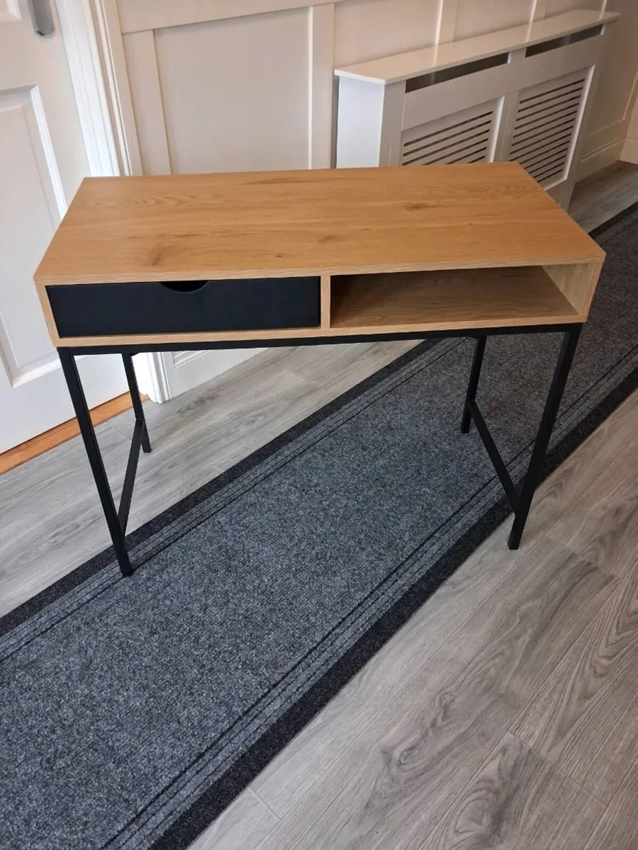 Computer table - Image 1