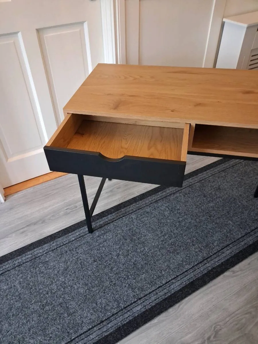Computer table - Image 2