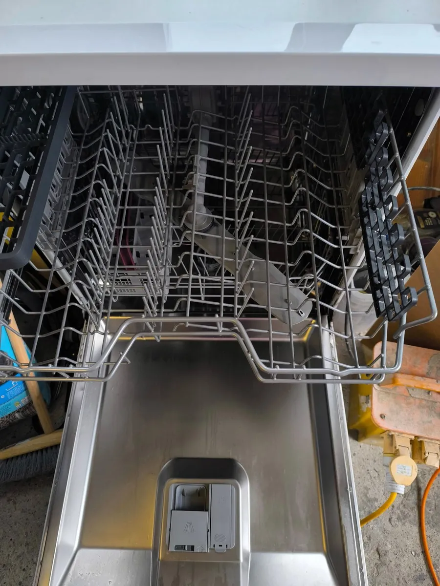 Dishwasher - Image 2