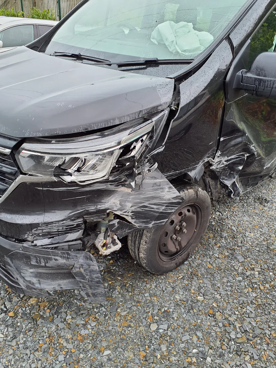 Renault Trafic 2025 , 9 seater minibus Automatic - Image 3