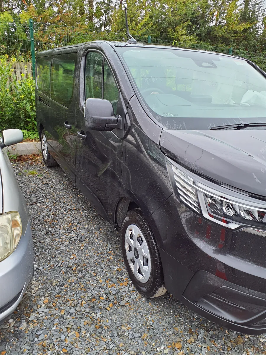 Renault Trafic 2025 , 9 seater minibus Automatic - Image 2