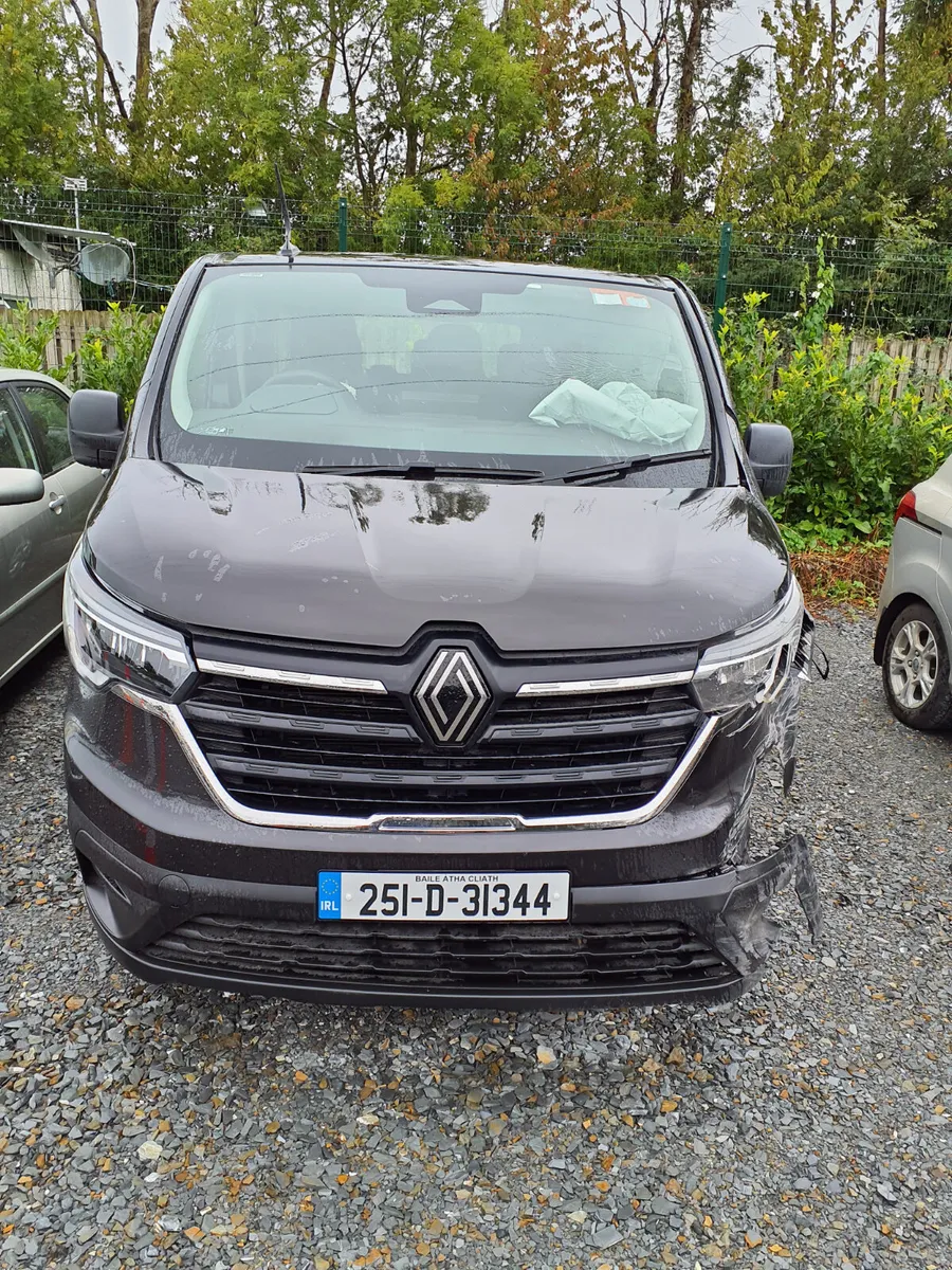 Renault Trafic 2025 , 9 seater minibus Automatic - Image 1
