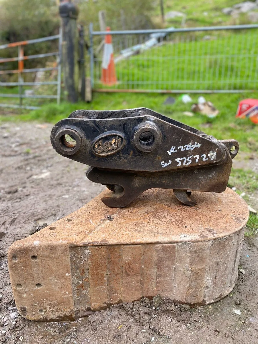 45 mm double locking quick hitch - Image 1