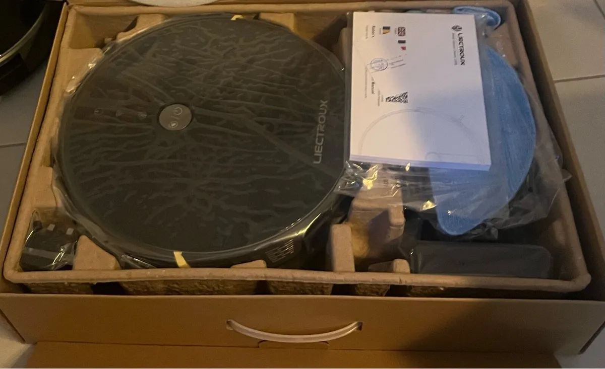 Robot  vacuum & mop - Image 2