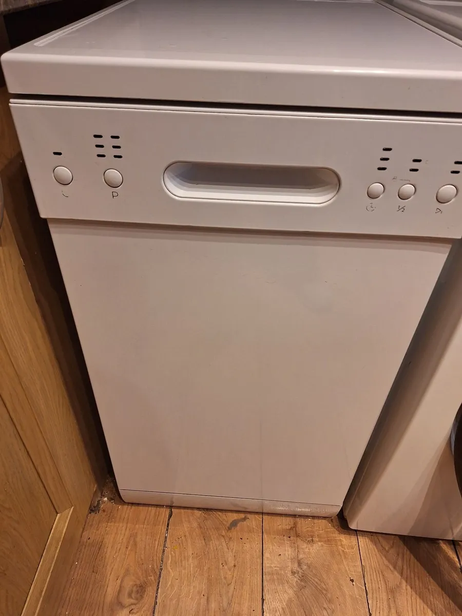Freestanding dishwasher - Image 1