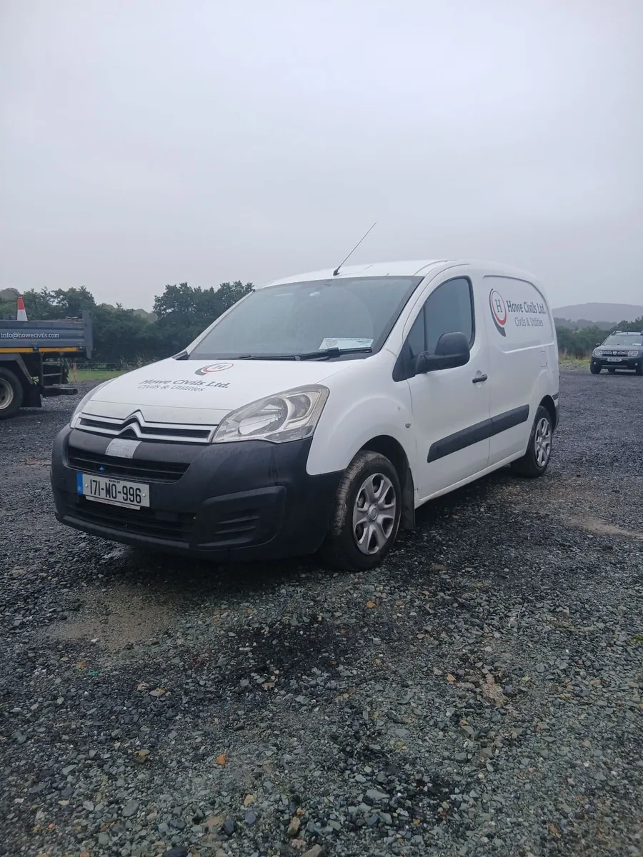 2017 Citroen Berlingo, DOE 05/27 - Image 1