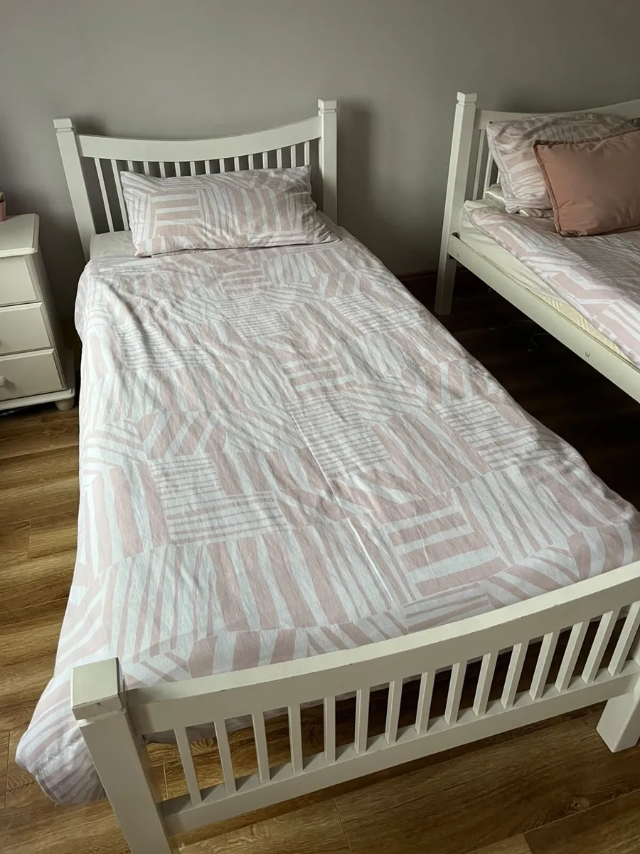 Single Beds - Image 4