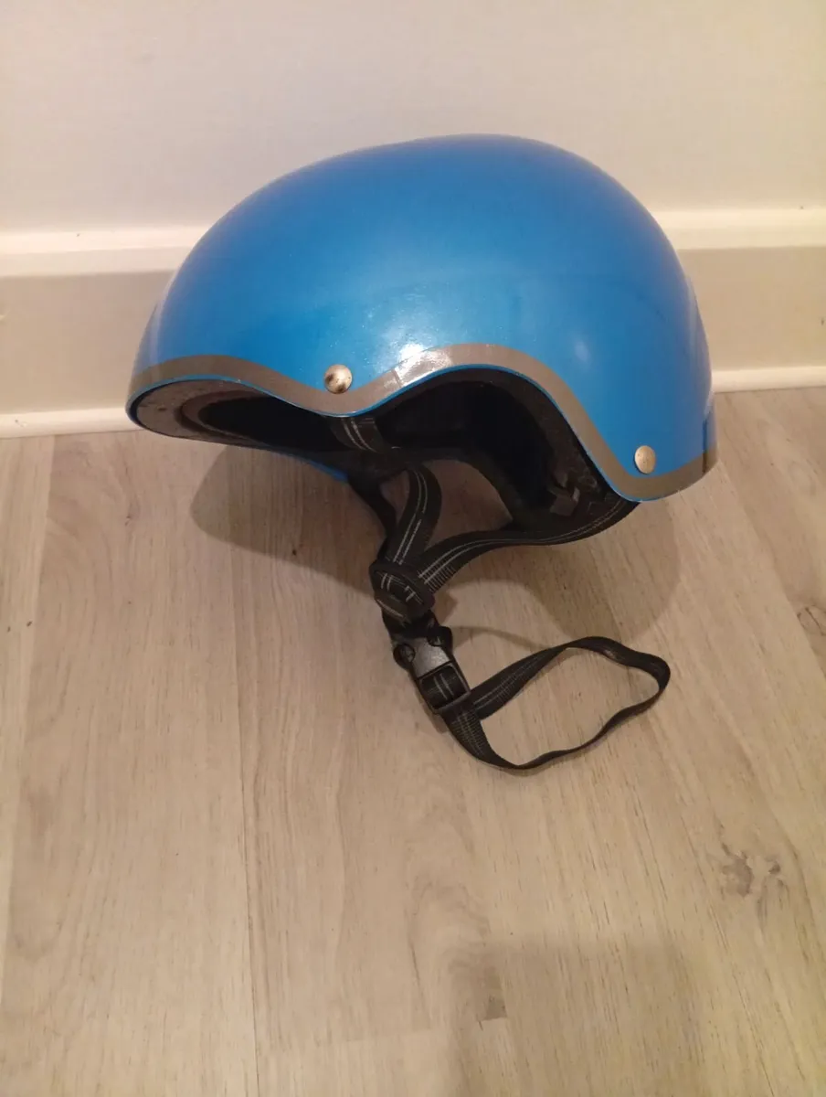 Quality Universal Helmet M-Size 2months old - Image 1