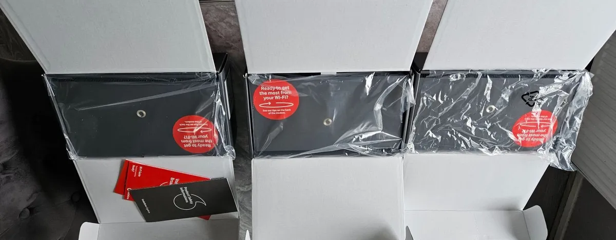 3x Vodafone routers - Image 3