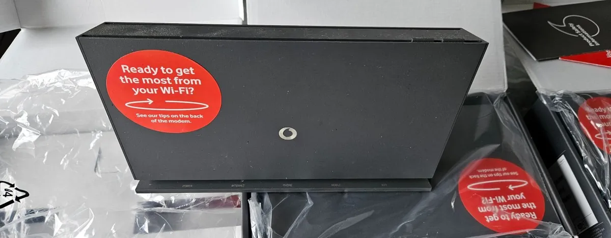 3x Vodafone routers - Image 4