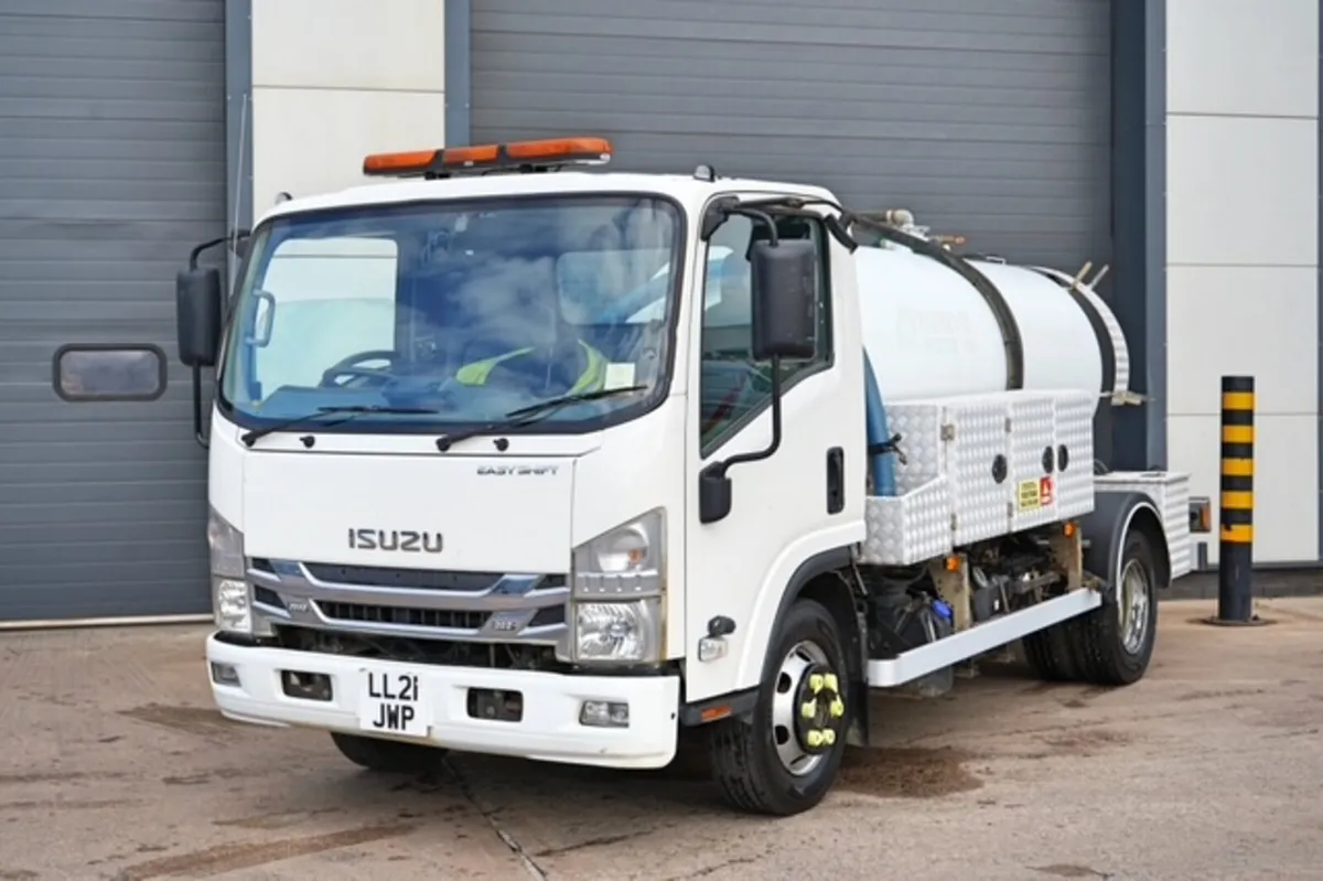 2021 ISUZU FORWARD N75-190 4X2 VACUUM TANKER - Image 3