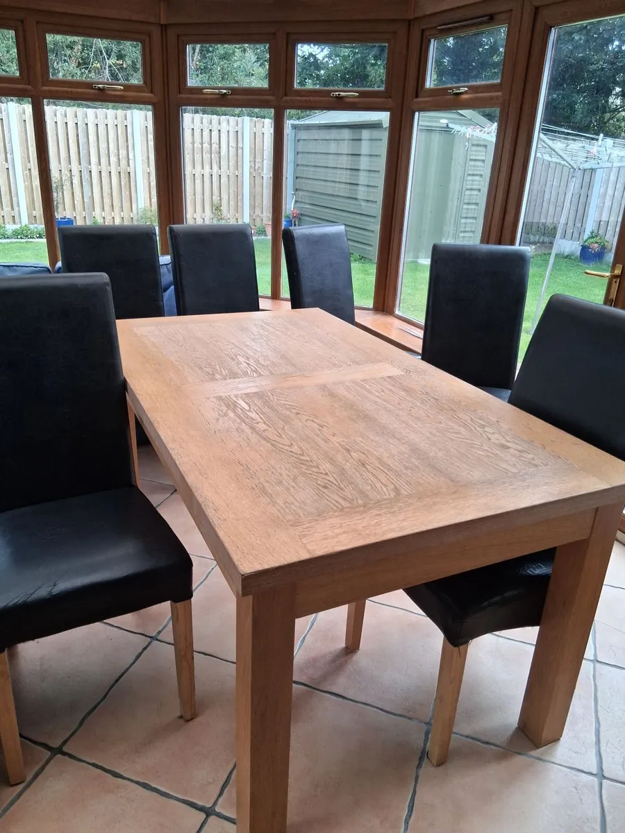 Table and chairs - Image 1